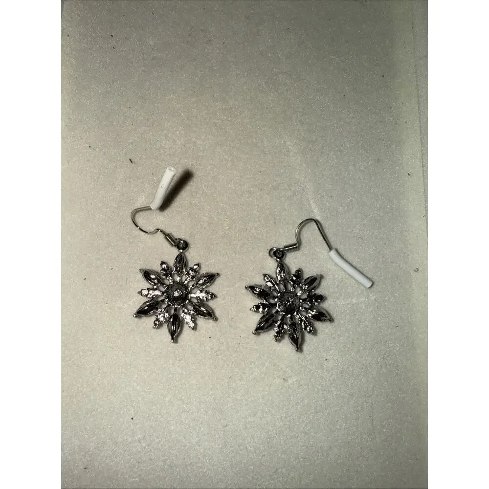 NWT Fashion Christmas Purple Rhinestone Snowflake Dangle Earrings